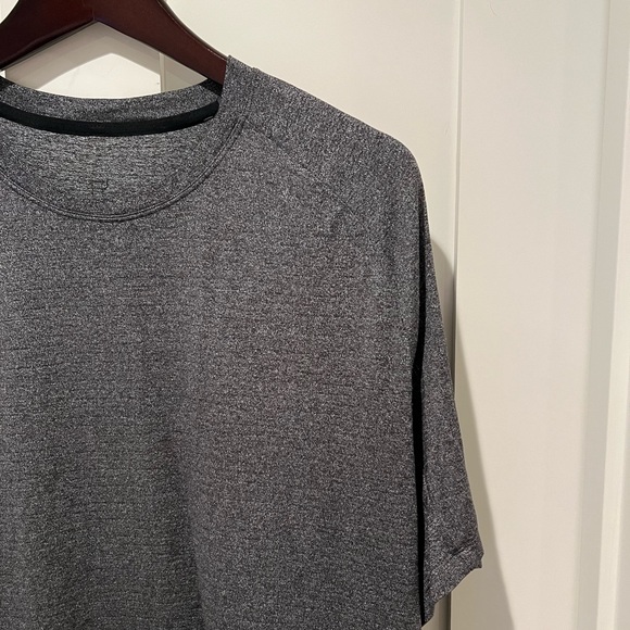 Lululemon Drysense Short Sleeve Rhino Grey- Men’s Large NWOT - Picture 3 of 5